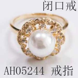 Trendy and fashionable copper ring, set with zircon and paired with white shiny pearls, available in size 355