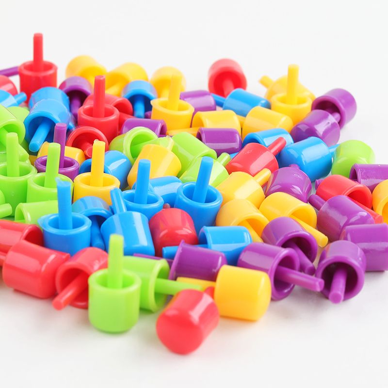 The wooden toy mushroom nail card game is rich in color and highly interesting. It can exercise babies' color recognition and visual ability, cultivate logical thinking ability, and exercise early education enlightenment training. It is a parent-child game Item Picture