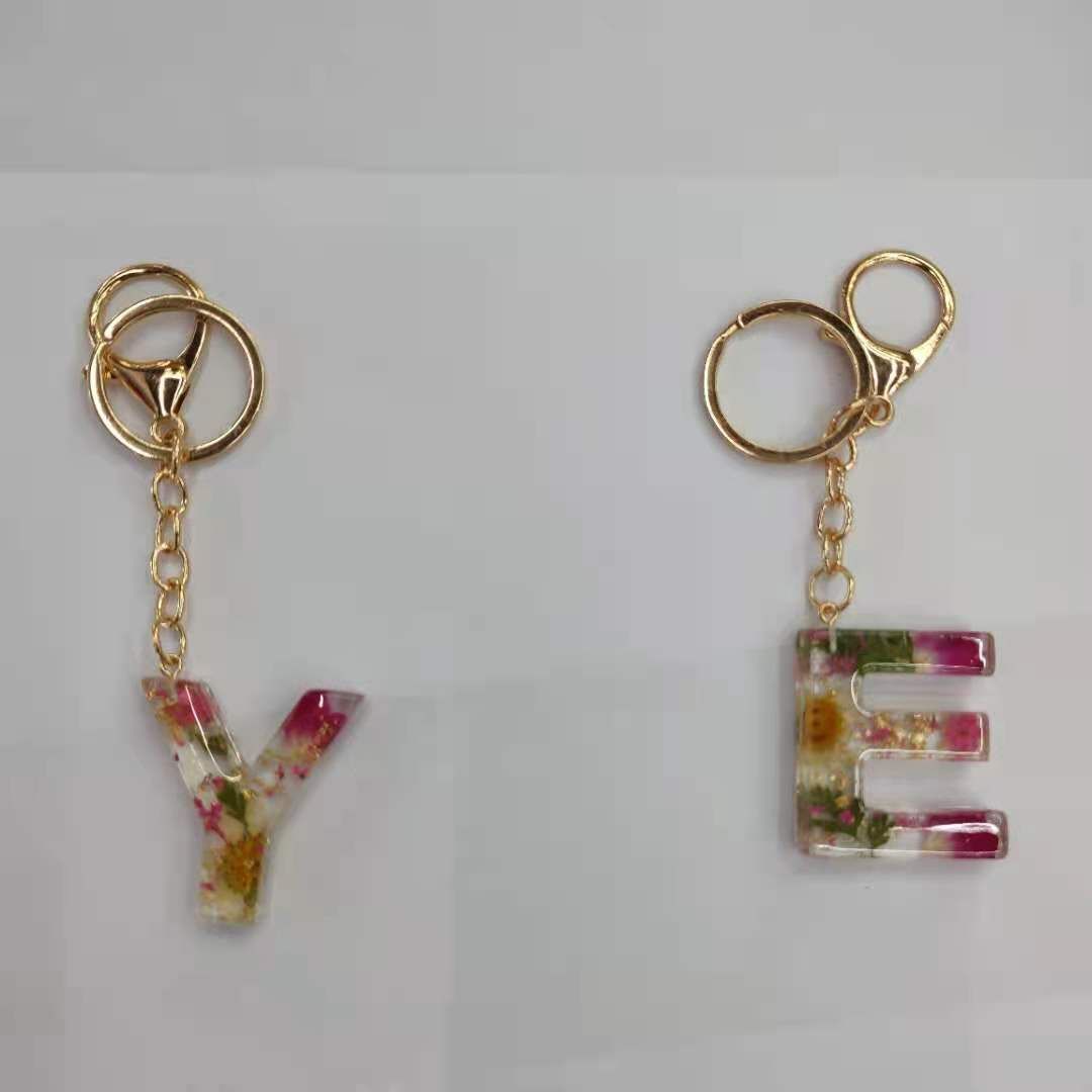 Letter keychains, Amazon cross-border bestsellers, a variety of real flower crystal resin resin creative keychains, letter resin customization Item Picture