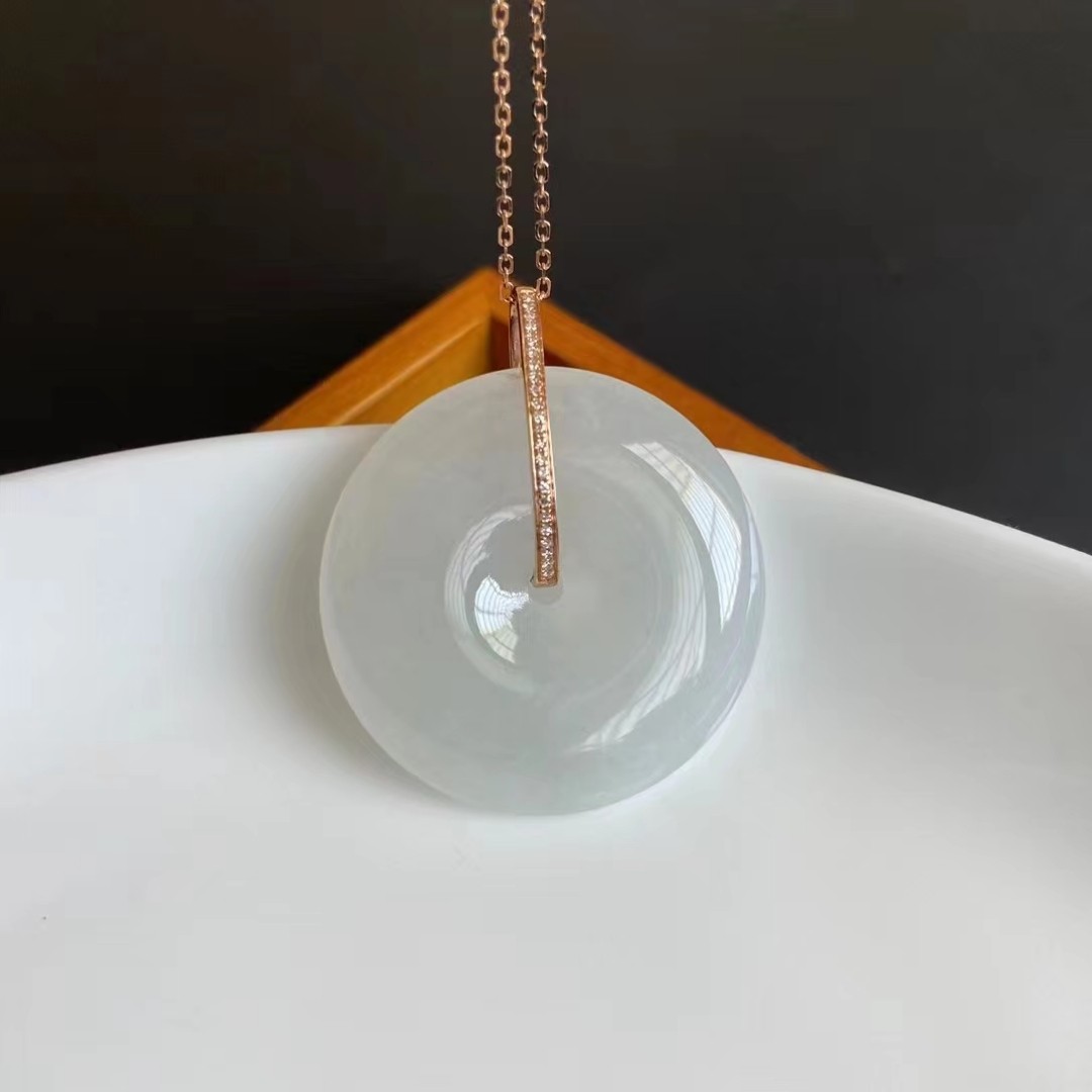 翡翠A货平安扣 冰种起光 质地细腻 润资透亮 精致饱满 18k金镶嵌详情图1