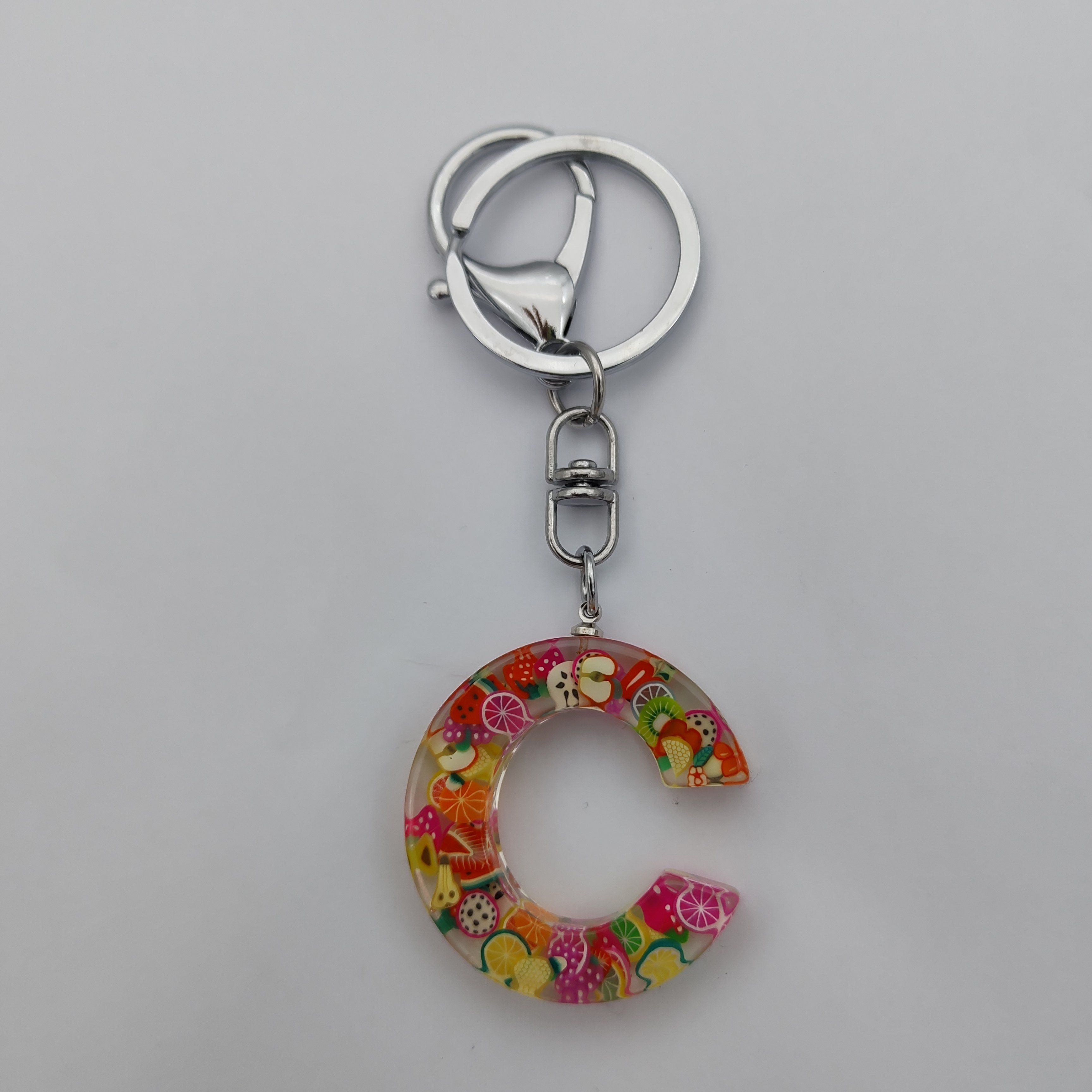 Letter keychain, Amazon cross-border bestseller, fruit slice crystal resin, creative keychain, letter resin customization Application Scenario