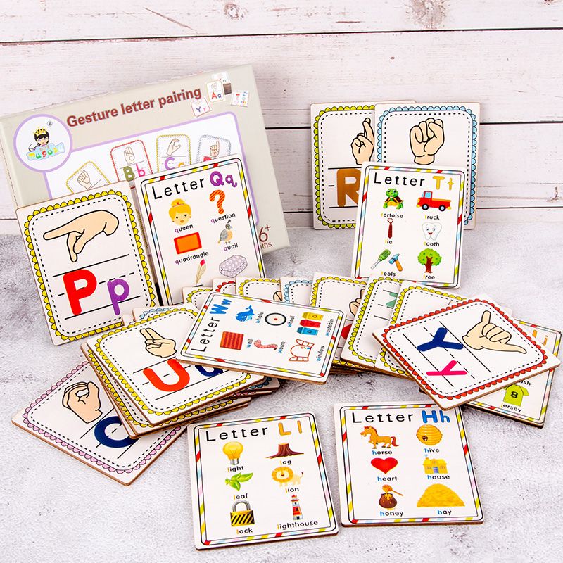 The letter double-sided gesture recognition card is rich in color and highly interesting. It can exercise the baby's color recognition visual ability, cultivate logical thinking ability, exercise early education enlightenment training, and be a parent-child game