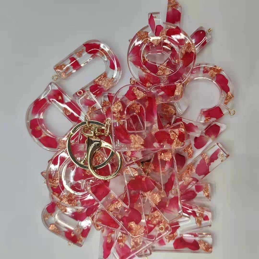 Letter keychains, Amazon cross-border bestsellers, real flower crystal resin resin creative keychains, letter resin customization