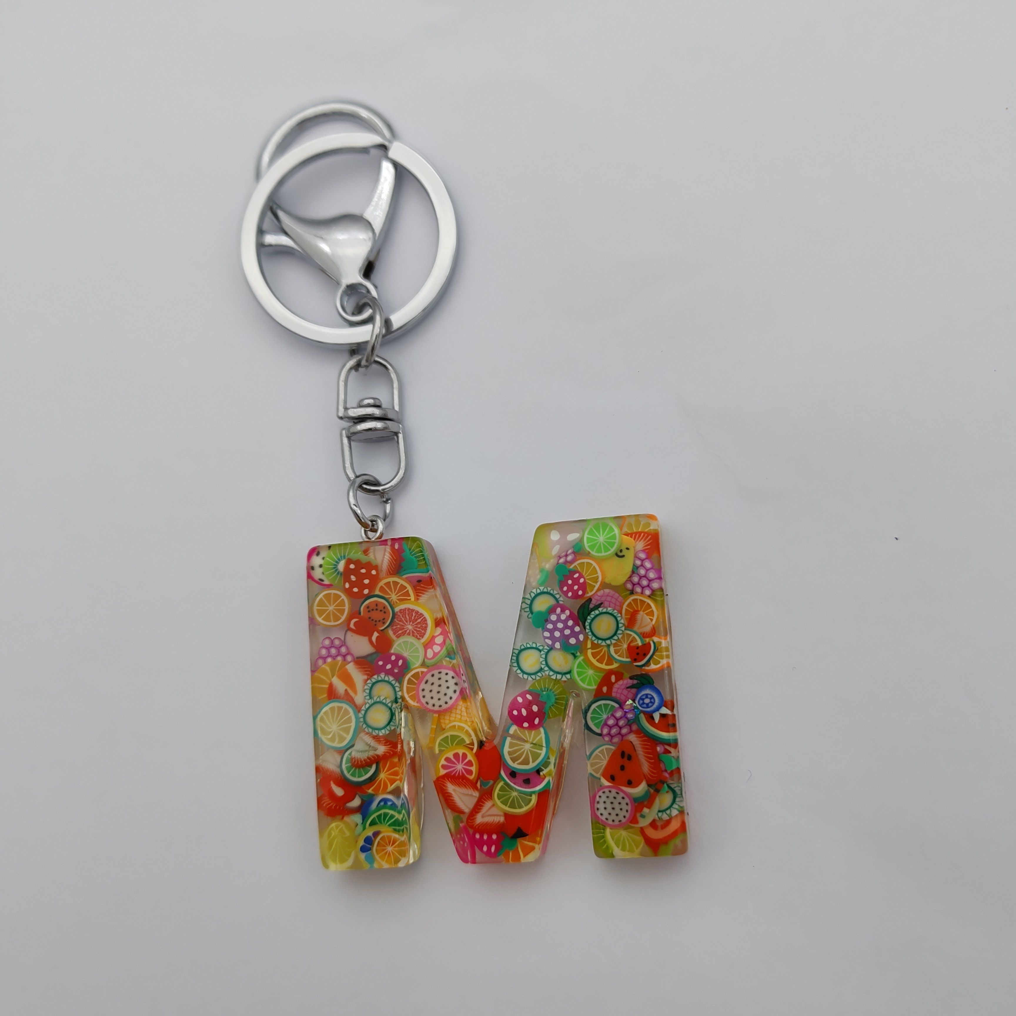 Letter keychain, Amazon cross-border bestseller, fruit slice crystal resin, creative keychain, letter resin customization Item Picture