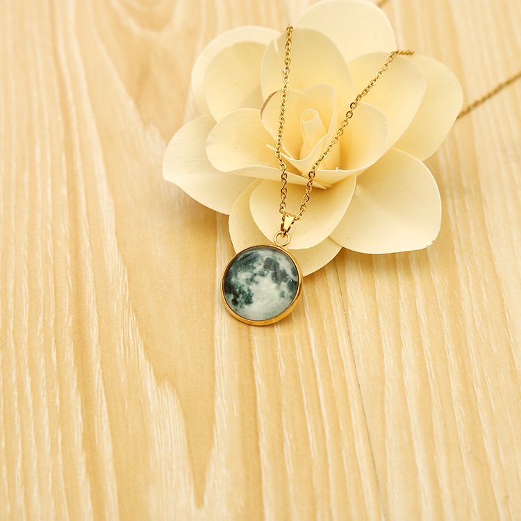 Stainless steel sheet luminous necklace, a popular DIY product, factory direct sales, irresistibly charming Application Scenario