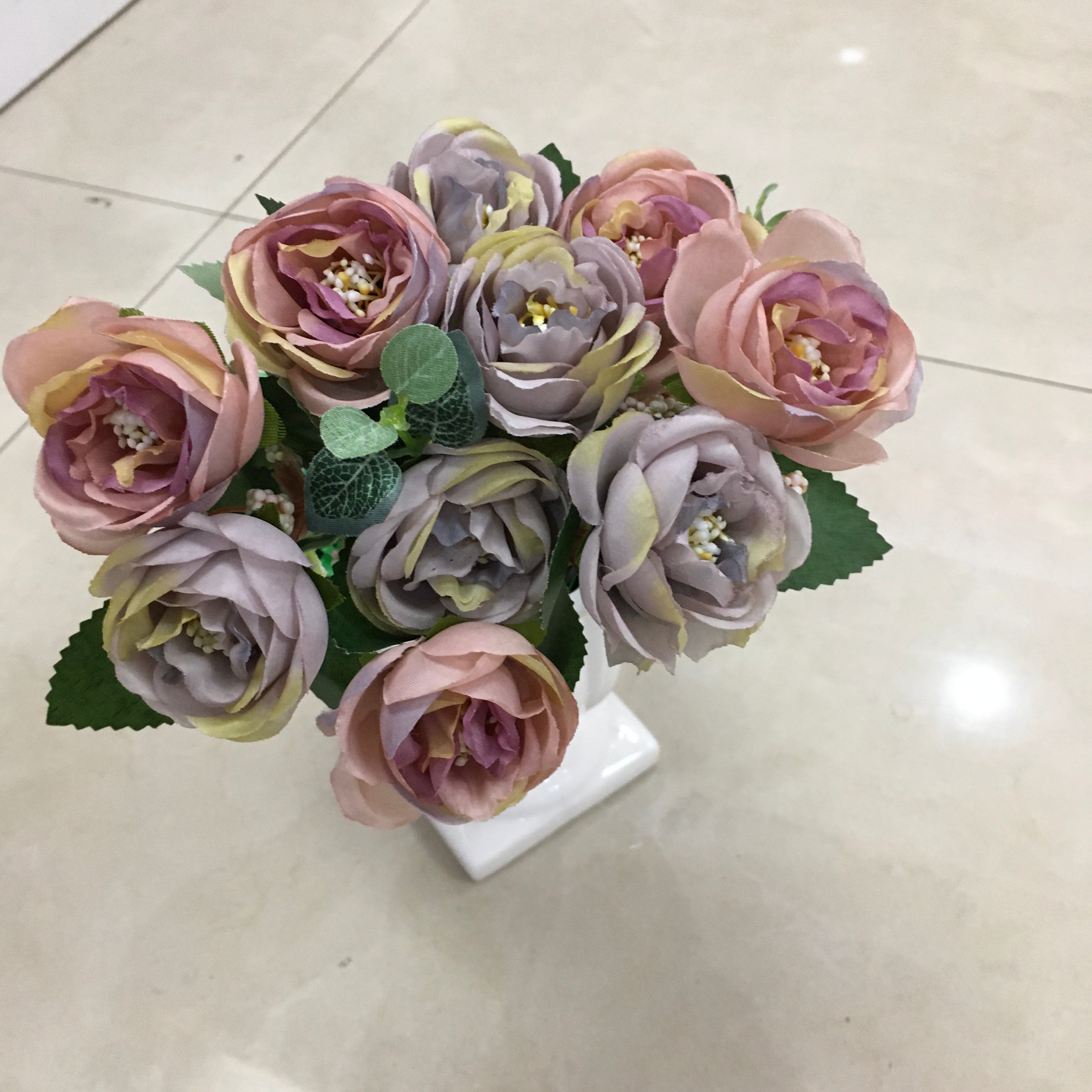 Lili artificial flowers, living room, dining room, venue decoration flowers, 5-pronged 10-head artificial heart-shaped camellia wholesale pic 4