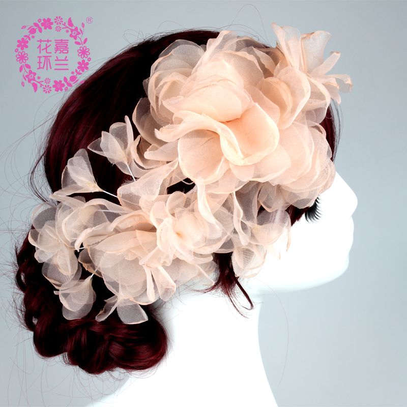 Jialan Bridal Accessories, directly supplied from the source factory, offers soft and elegant European-style gauze peony flower bridal hairbands and versatile headwear for wedding gowns Application Scenario