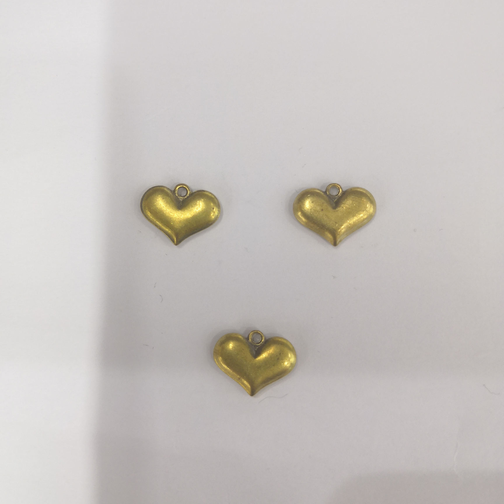 A double curved face with a single heart thumbnail