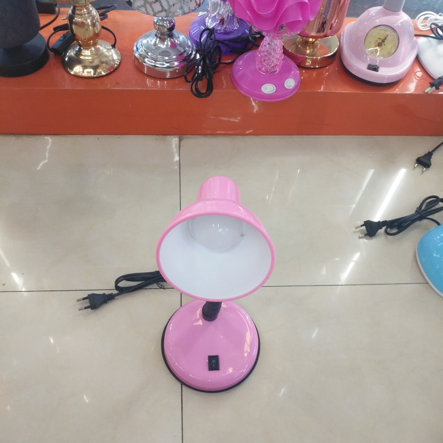 Desk lamp with LED bulb