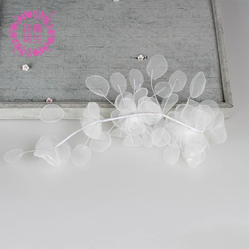 Jialan's 2021 new products are now available. The ultra-ethereal and beautiful white snow gauze texture with a burnt edge effect is a must-have headpiece for brides that influences wedding dress looks and exudes a unique charm detail image 8