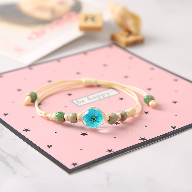 A single genuine dried flower bracelet Application Scenario