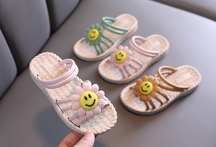 Girls Cute Slippers Indoor Four Seasons Children's Flip-Flops Female Summer Children Home Bath Non-Slip Soft Bottom Princess Wear Outside full figure