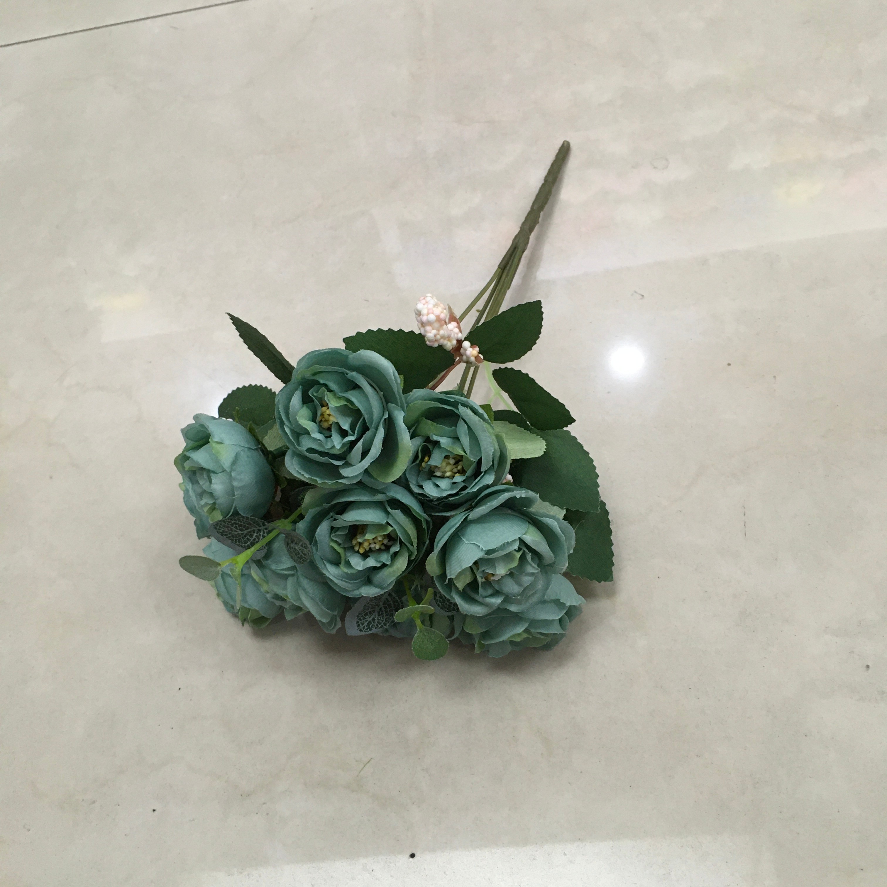 Lili artificial flowers, living room, dining room, venue decoration flowers, 5-pronged 10-head artificial heart-shaped camellia wholesale pic 2