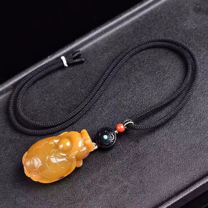 美货 --大号天然吊坠 毛衣链两用款 雕工栩栩如生 规格50*29*22mm 重50g