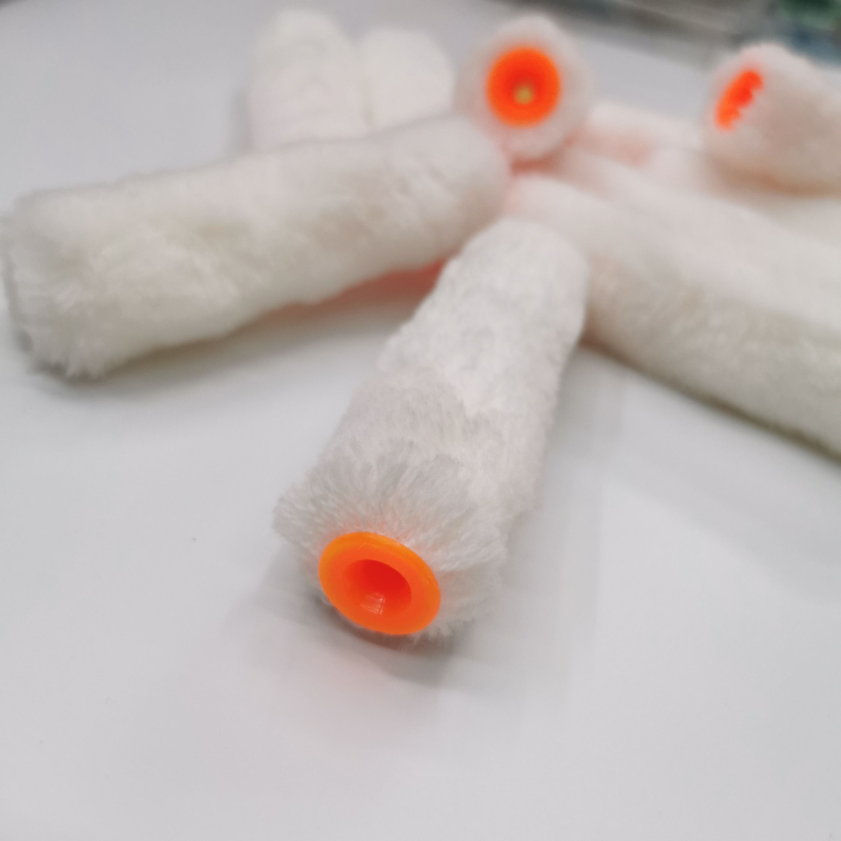 The 4-inch small bristle brush for the paint roller can be customized in style Specification image