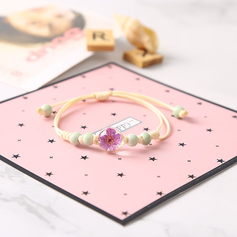 A single genuine dried flower bracelet Specification image