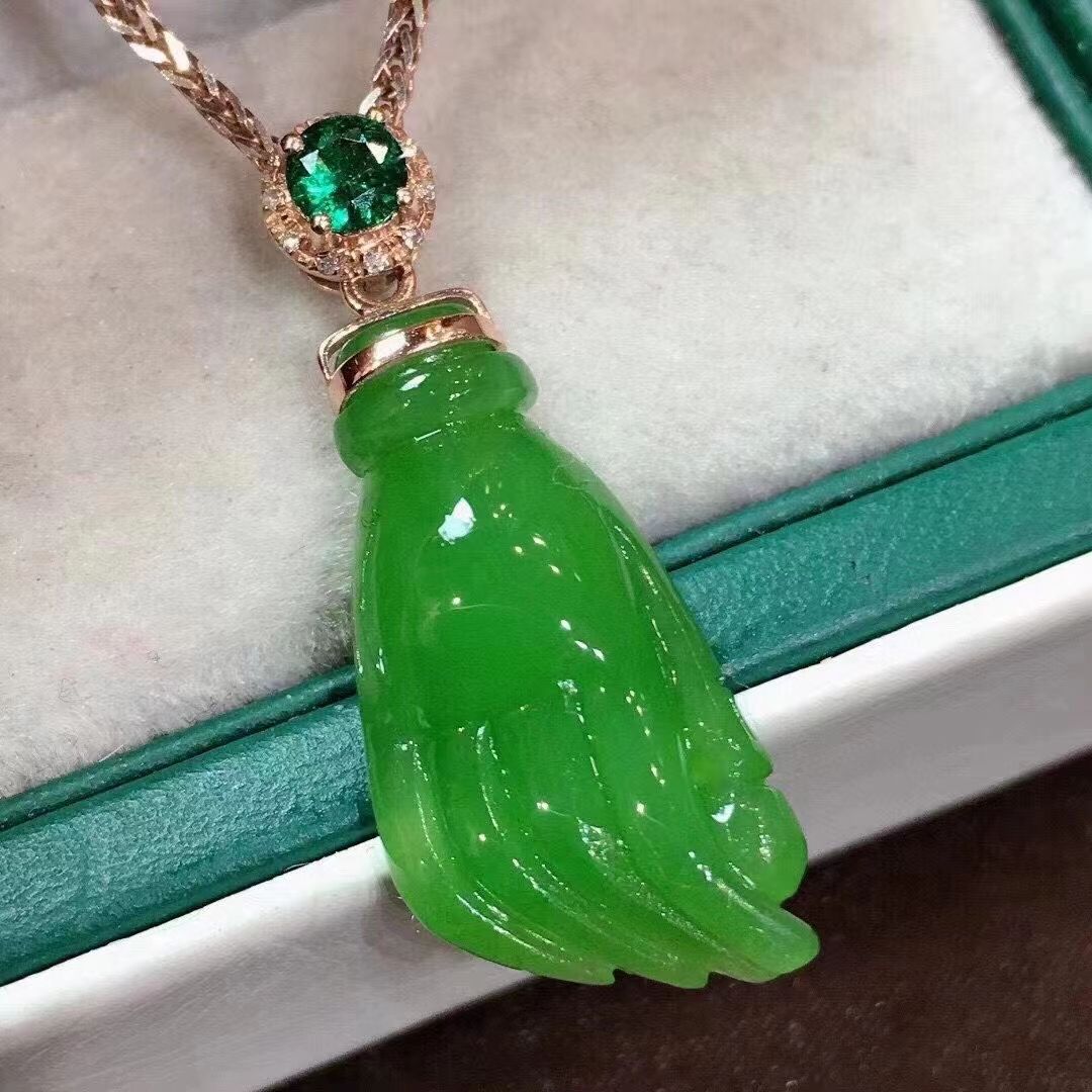 18k金苹果绿佛手 翡翠艳丽色 裸石24.4*11.9厚5.6 钻石厚金镶