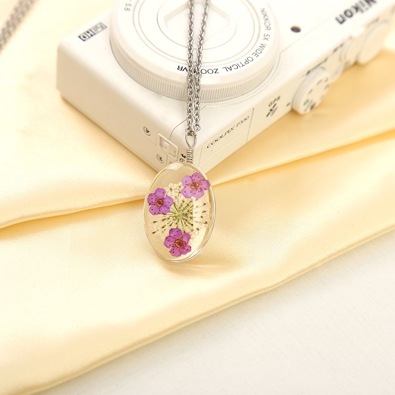 Glass dried flower necklace details Picture