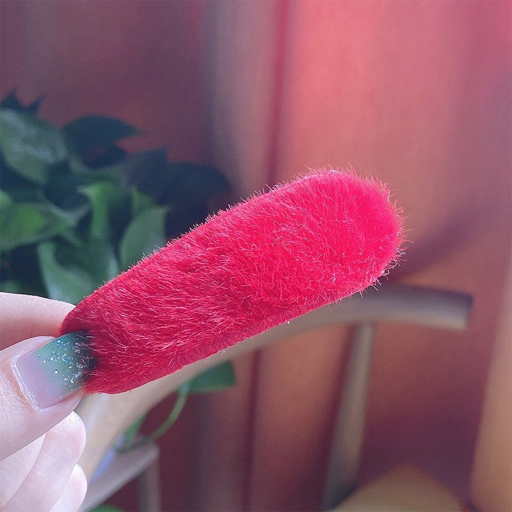 A fluffy leather clip