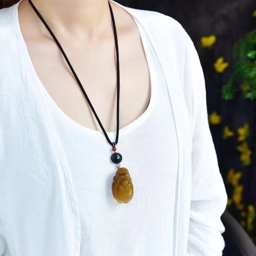 美货 --大号天然吊坠 毛衣链两用款 雕工栩栩如生 规格50*29*22mm 重50g详情图2