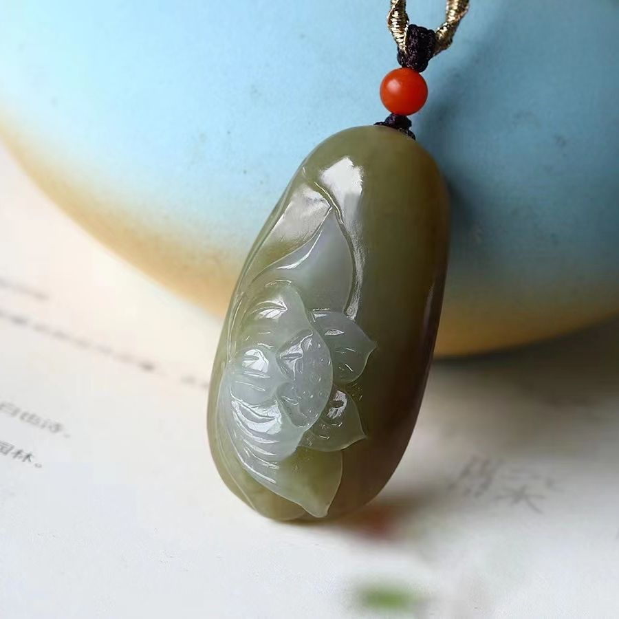 天然和田玉莲花吊坠 花开富贵 尺寸46*23*13mm搭配高档编织绳