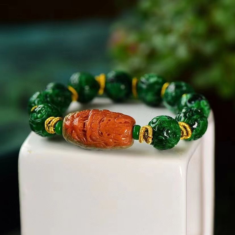 大颗粒辣绿A货干青翡翠雕刻回纹珠手链 珠径13.5mm色辣油绿 老矿料