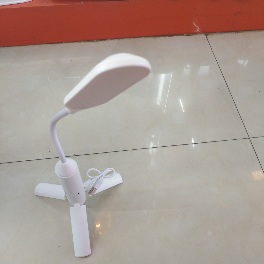 Clip desk lamp