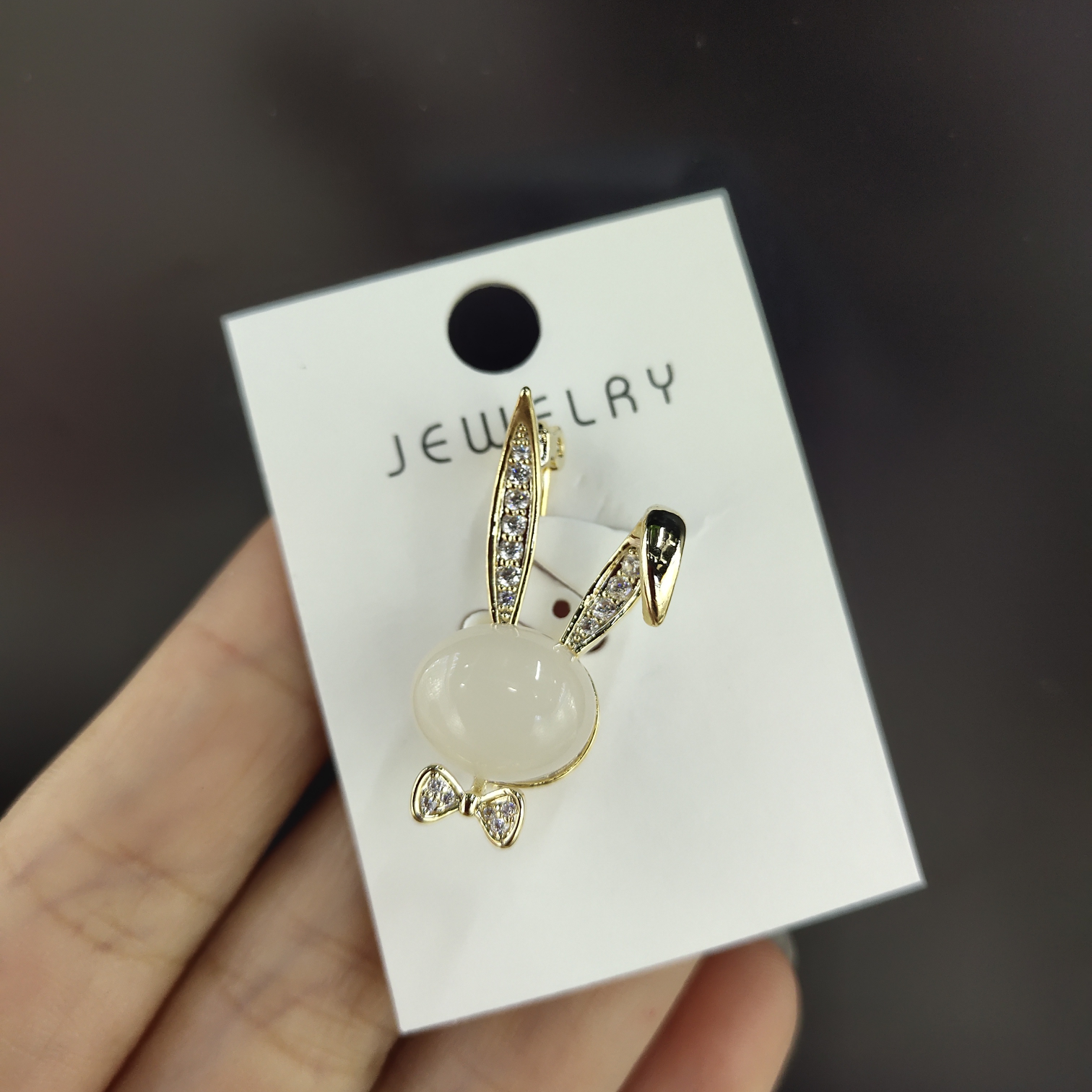 Korean-style fashionable little rabbit high-end anti-glare coat accessory brooch