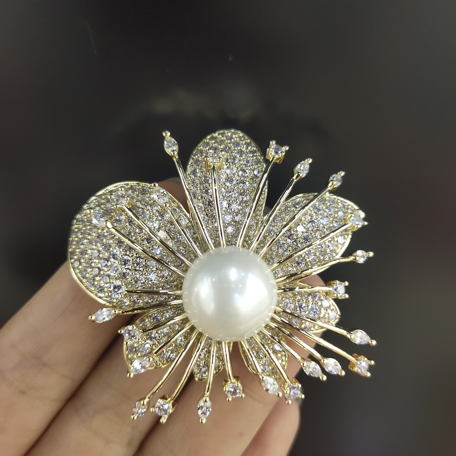 Korean fashion elegant flowers high-grade anti-slip coat accessory brooch thumbnail