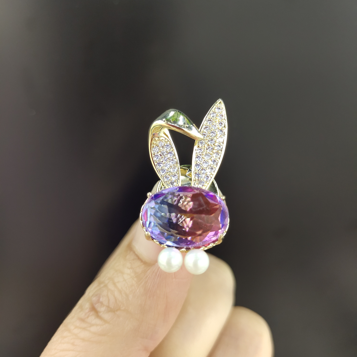 Korean-style fashionable crystal rabbit high-end anti-glare coat accessory brooch