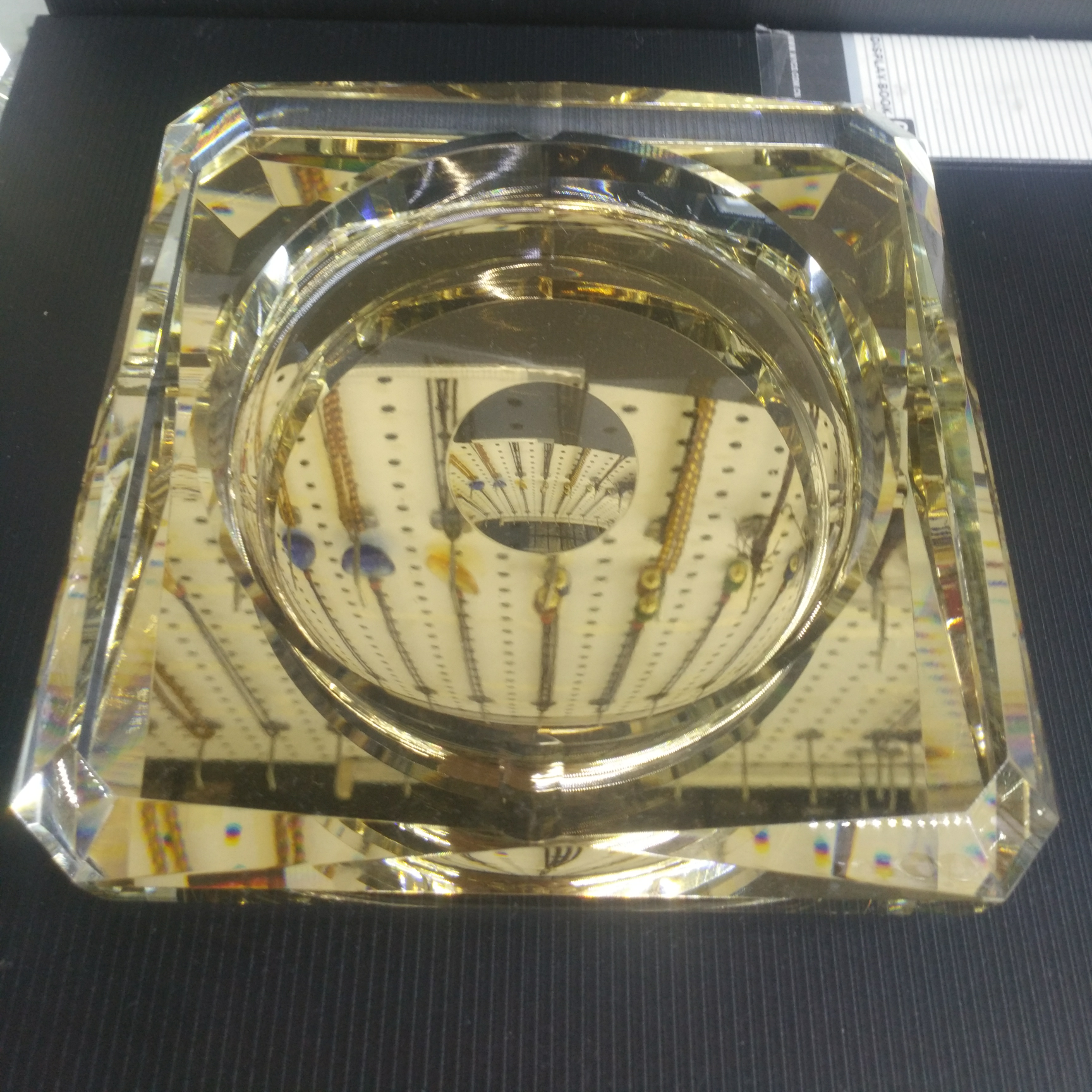 浦江幸运水晶D区三楼三街7952A店水晶烟缸6/12