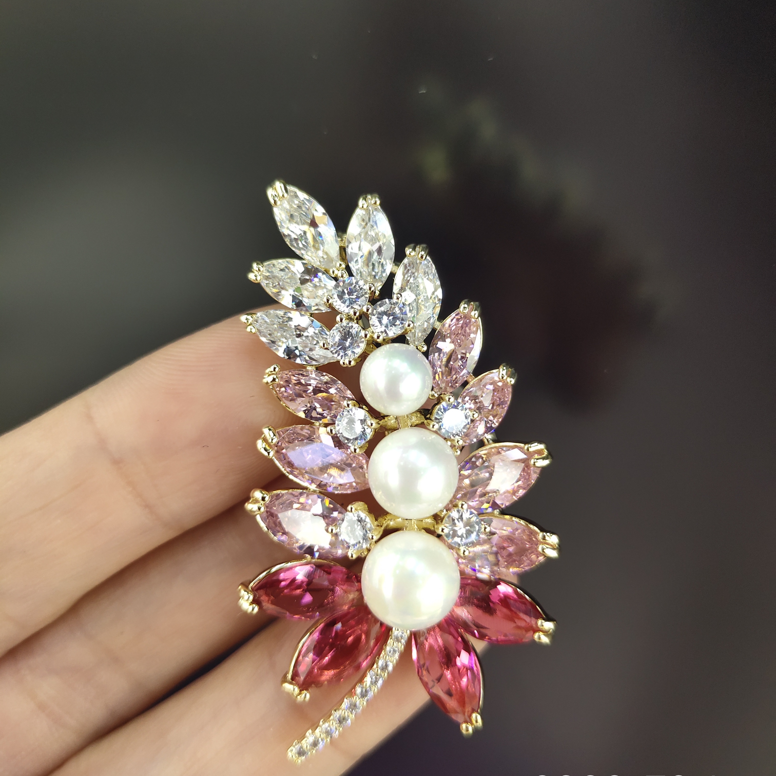 Korean fashion pink feather high-grade anti-slip coat accessory brooch thumbnail