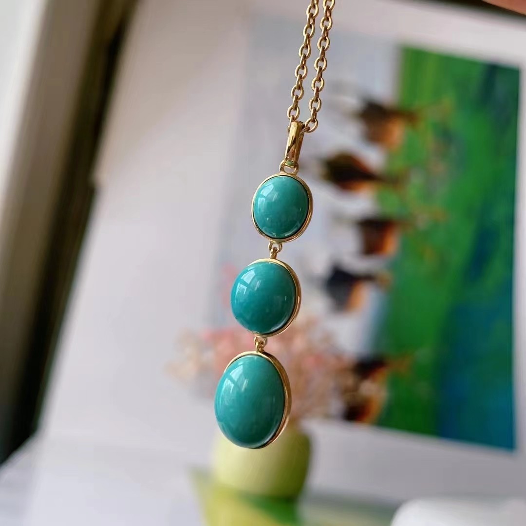 天然原矿绿松石吊坠 高瓷高品质 18k金镶嵌 规格34*8.7mm详情图1