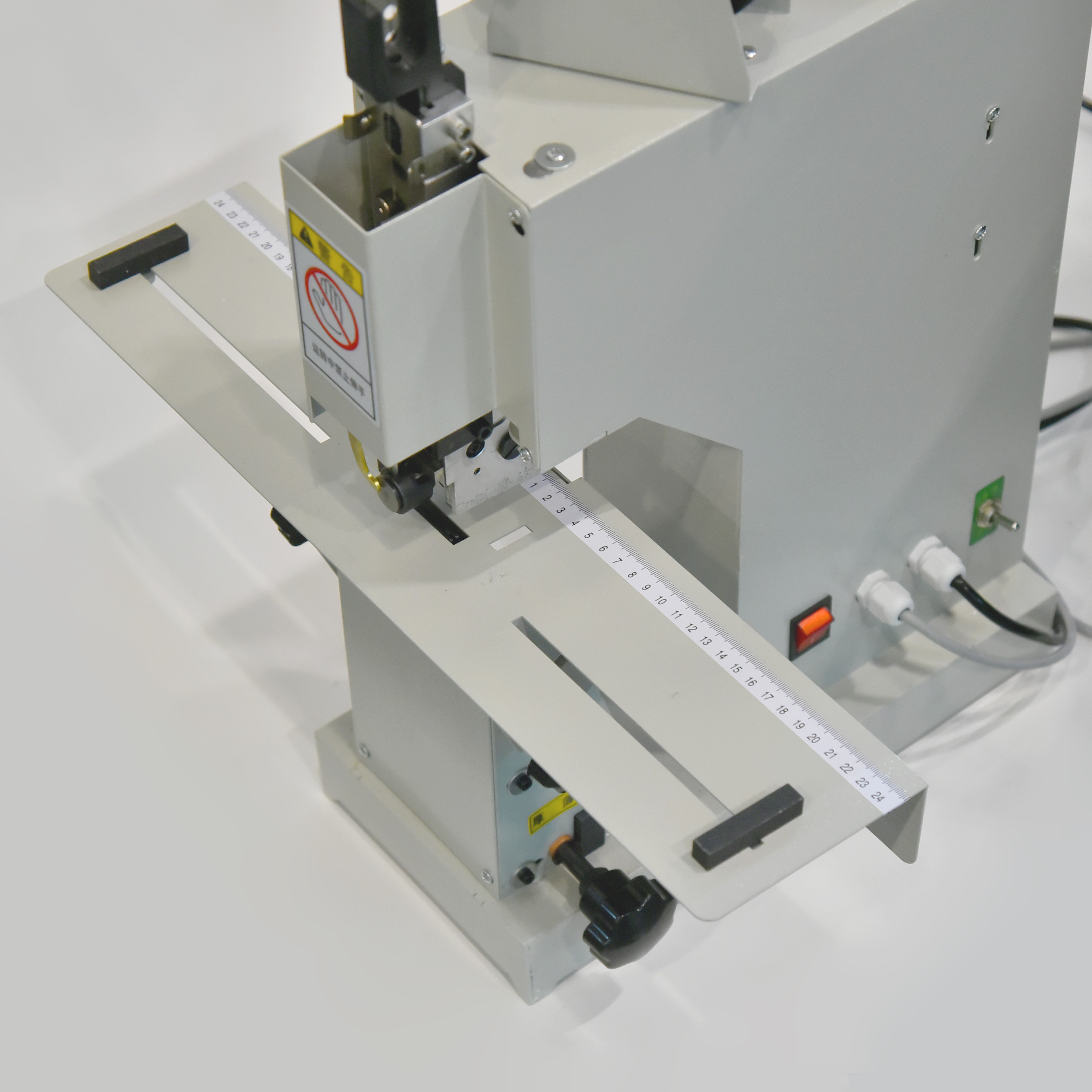 The purchase of 101 type electric wire binding machine, single-head wire binding machine, stapling machine, saddle stitching machine and saddle binding machine is a commercial trade activity pic 5