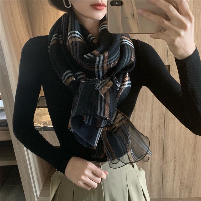 A large jacquard square scarf with a carriage pattern, 175 cm