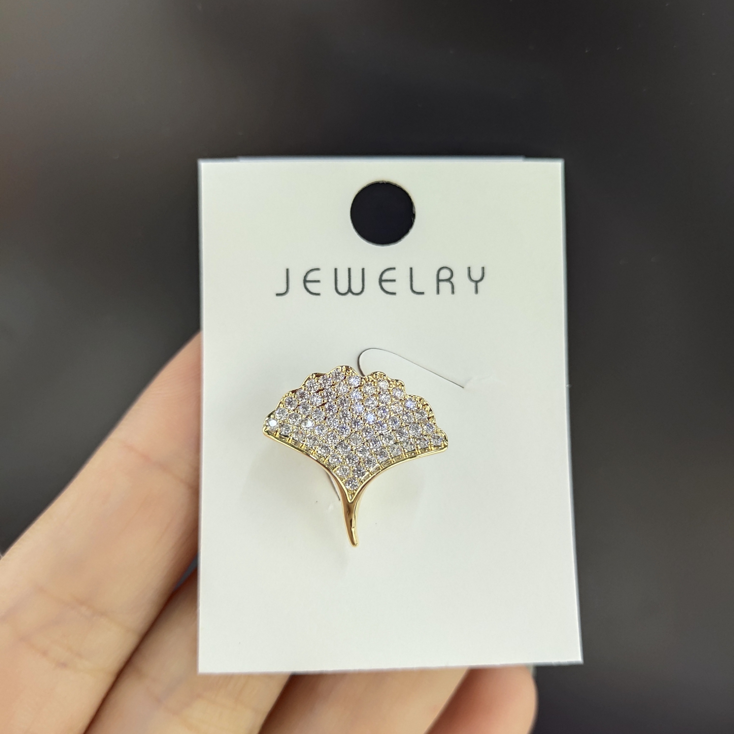 Korean-style fashionable ginkgo leaf high-end anti-glare coat accessory brooch