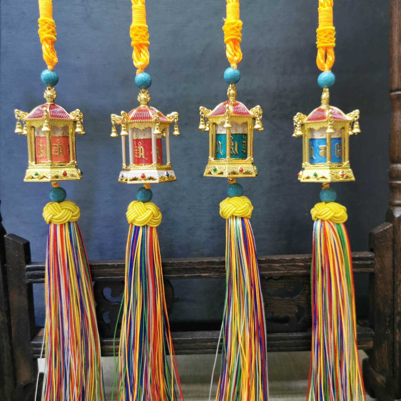 Alloy painted pavilion-shaped rotating wheel pendant YC0050