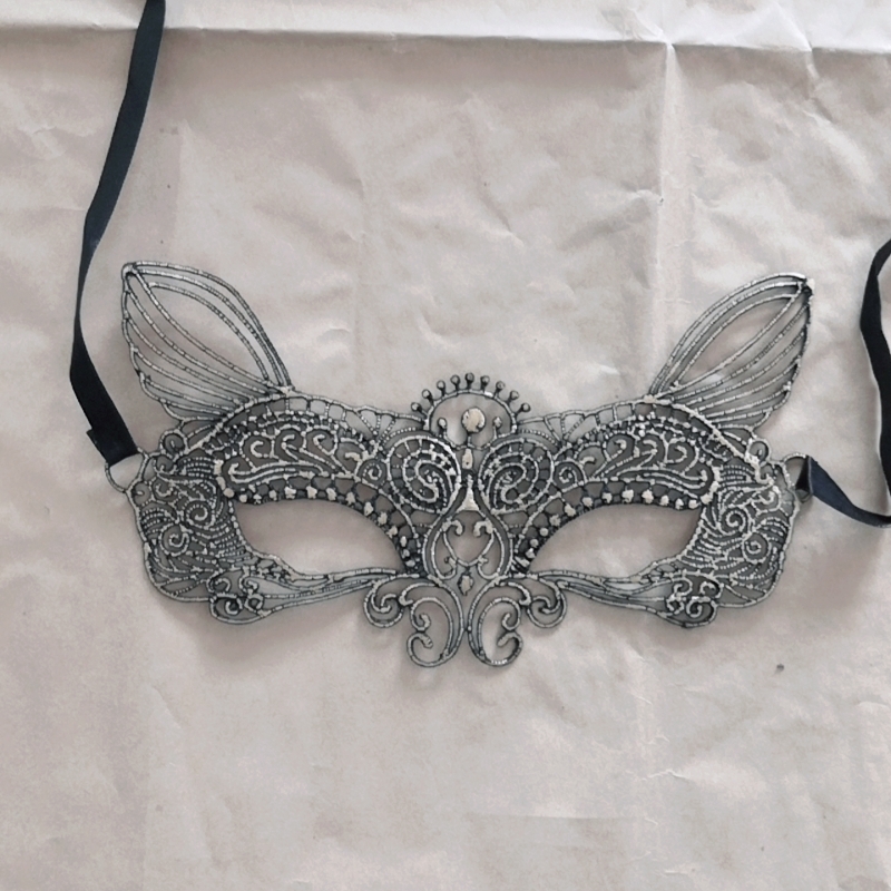 Halloween masquerade Lace Veil Sexy eye mask Gold styling mask Female adult masquerade Catwoman look