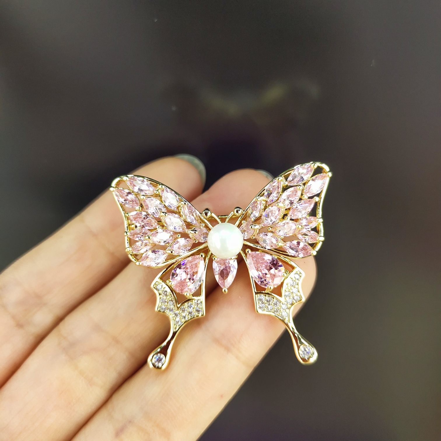 Korean version of fashion butterfly high-end anti-slip coat accessory brooch thumbnail
