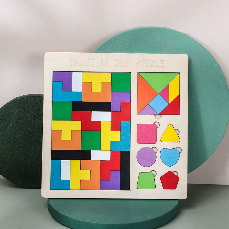 The wooden three-in-one Tetris block is rich in colors and highly entertaining. It can exercise babies' color recognition and visual ability, cultivate logical thinking ability, and exercise early education enlightenment training. It is a parent-child game