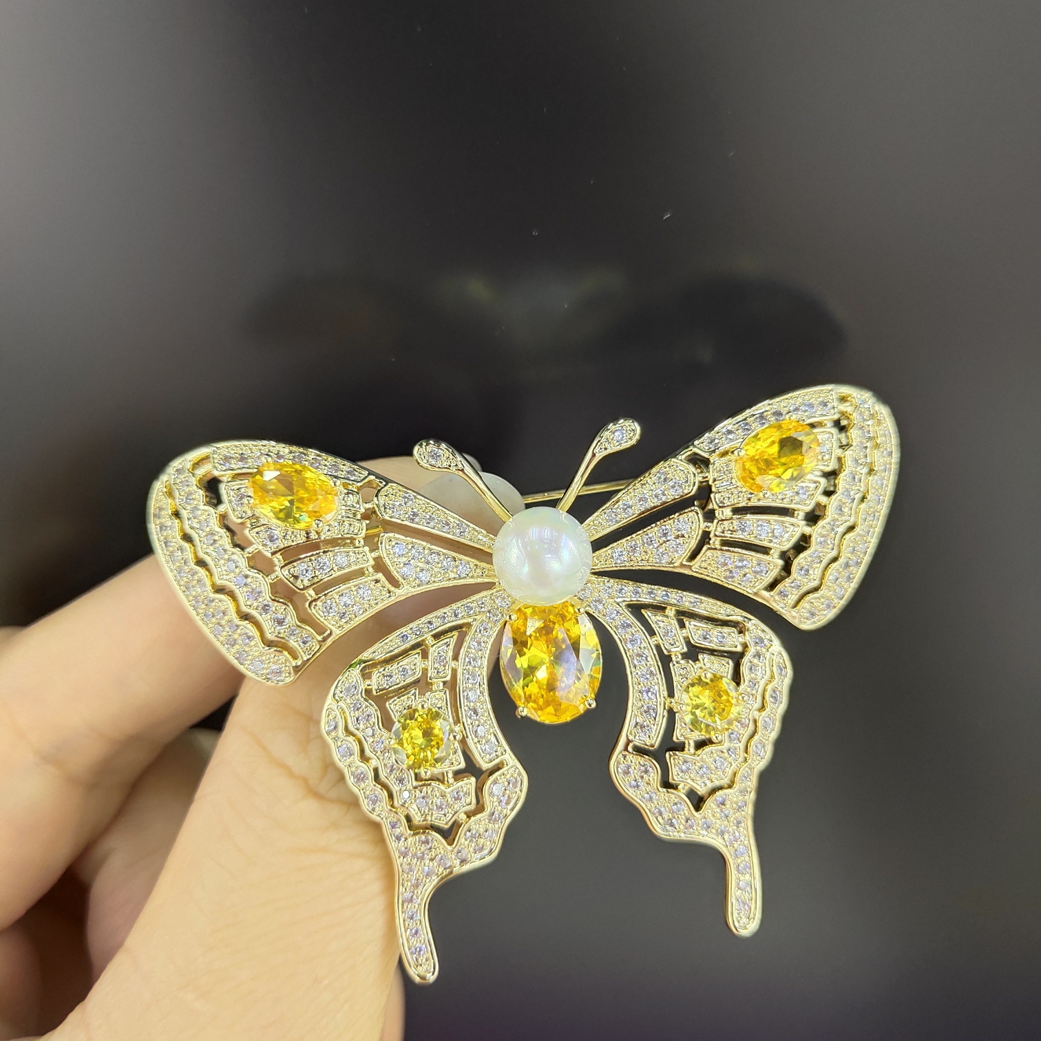 Korean fashion yellow butterfly high-end anti-slip coat accessory brooch