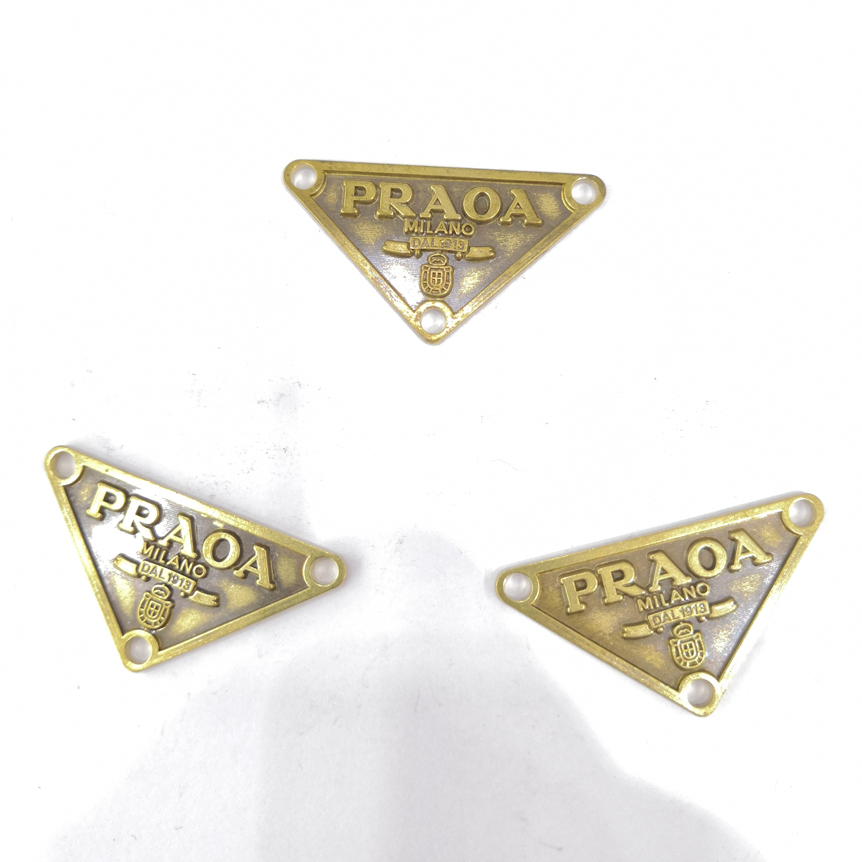 实心三角形印字母三孔