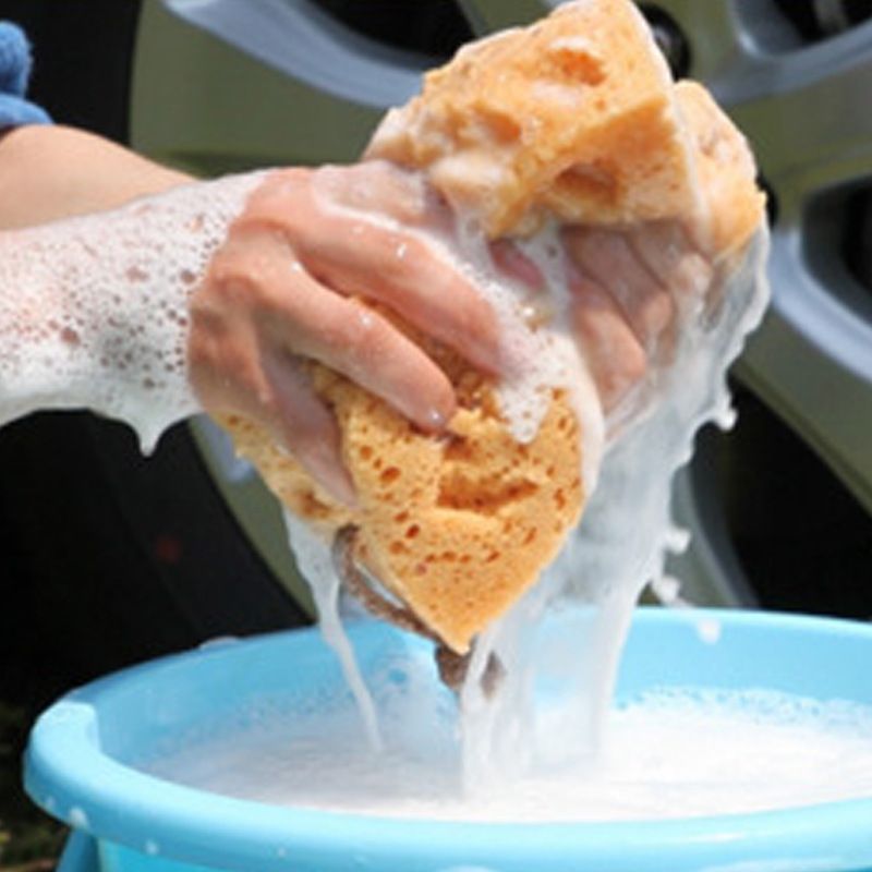 The thickened coral honeycomb car wash sponge is a large-pore water-absorbing sponge that won't damage the car paint Item Picture