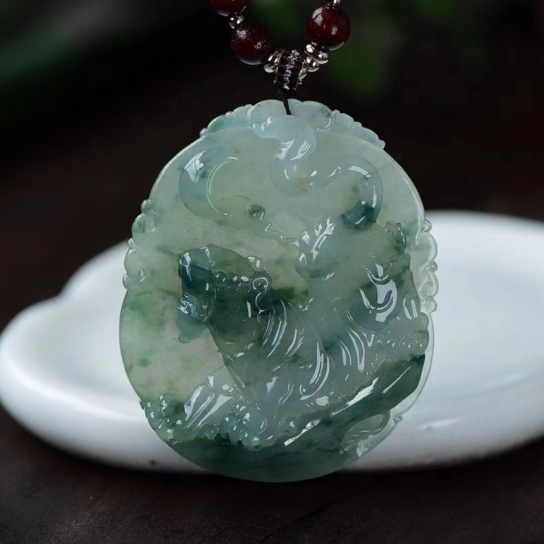 天然A货翡翠玉飘蓝花 吊坠 冰透超润 雕工独具 佩戴效果佳 支持检测 尺寸54*45*8.6mm详情图1