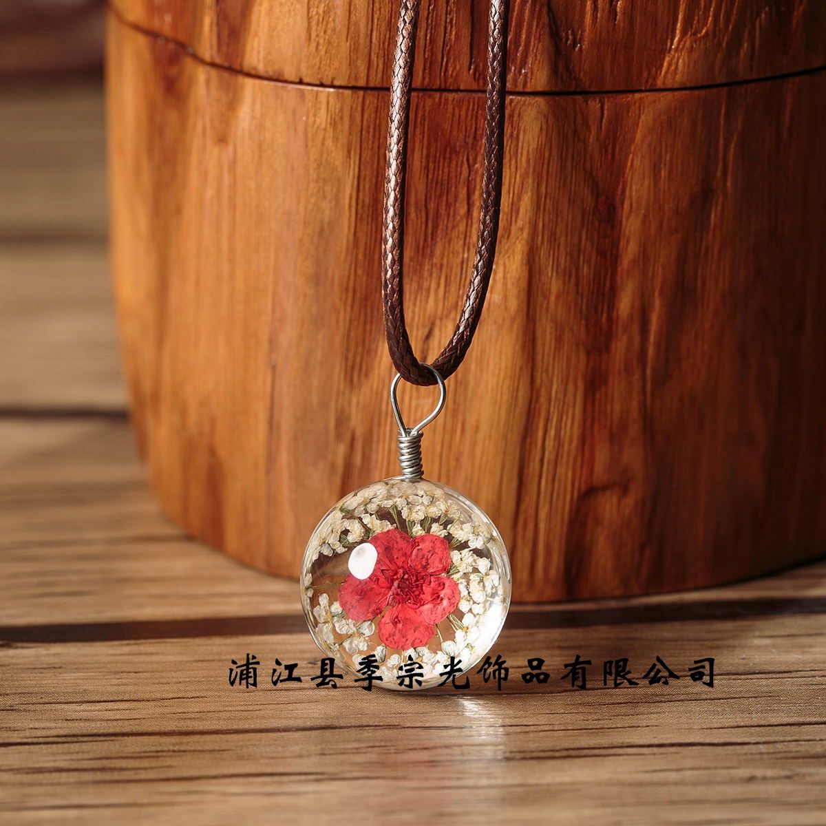 The genuine dried flower narcissus and lace flower necklace is a must-have DIY product that is sold directly by the factory. It's incredibly charming details Picture