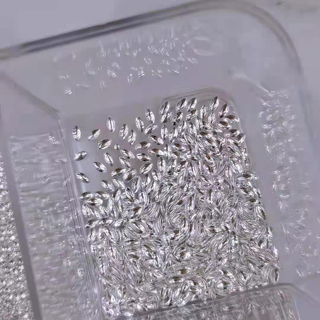 Nail art accessories with horse eyes are popular and fashionable full figure