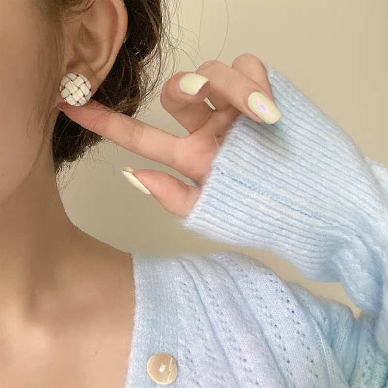 S925 Silver Needle Fashion Plaid Design Sense Earrings Niche Earrings Vintage Female Earrings Female Specification drawing
