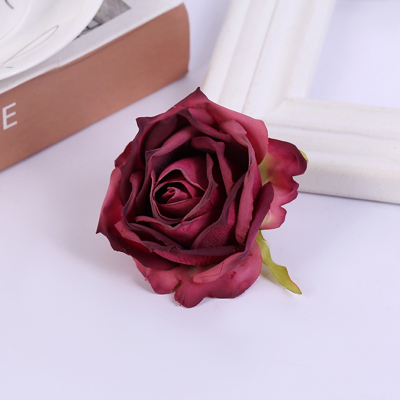 Purple-red red-rimmed rose