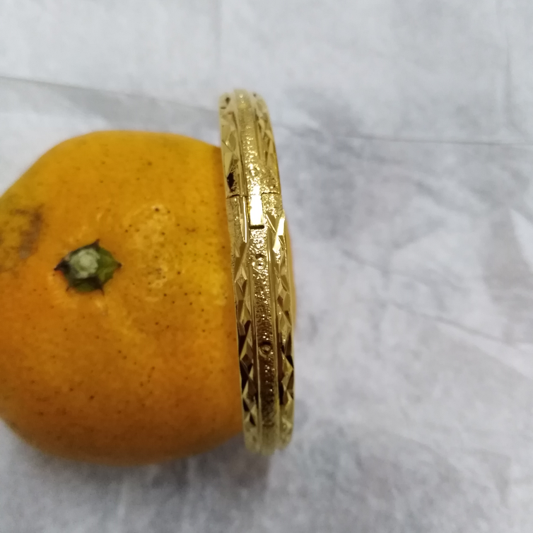 A popular online bestseller, a color-preserving gold bracelet of 10 degrees