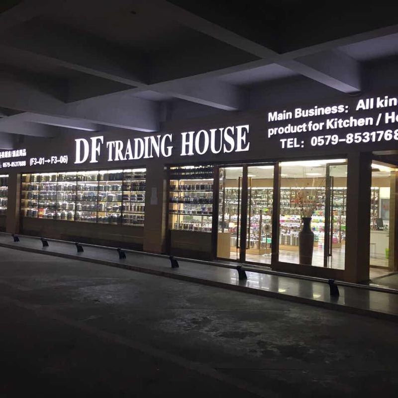 DF68078 菜板1多用途PP切菜板 创意悬挂彩色塑料砧板 耐磨塑料菜板  DF Trading House详情3